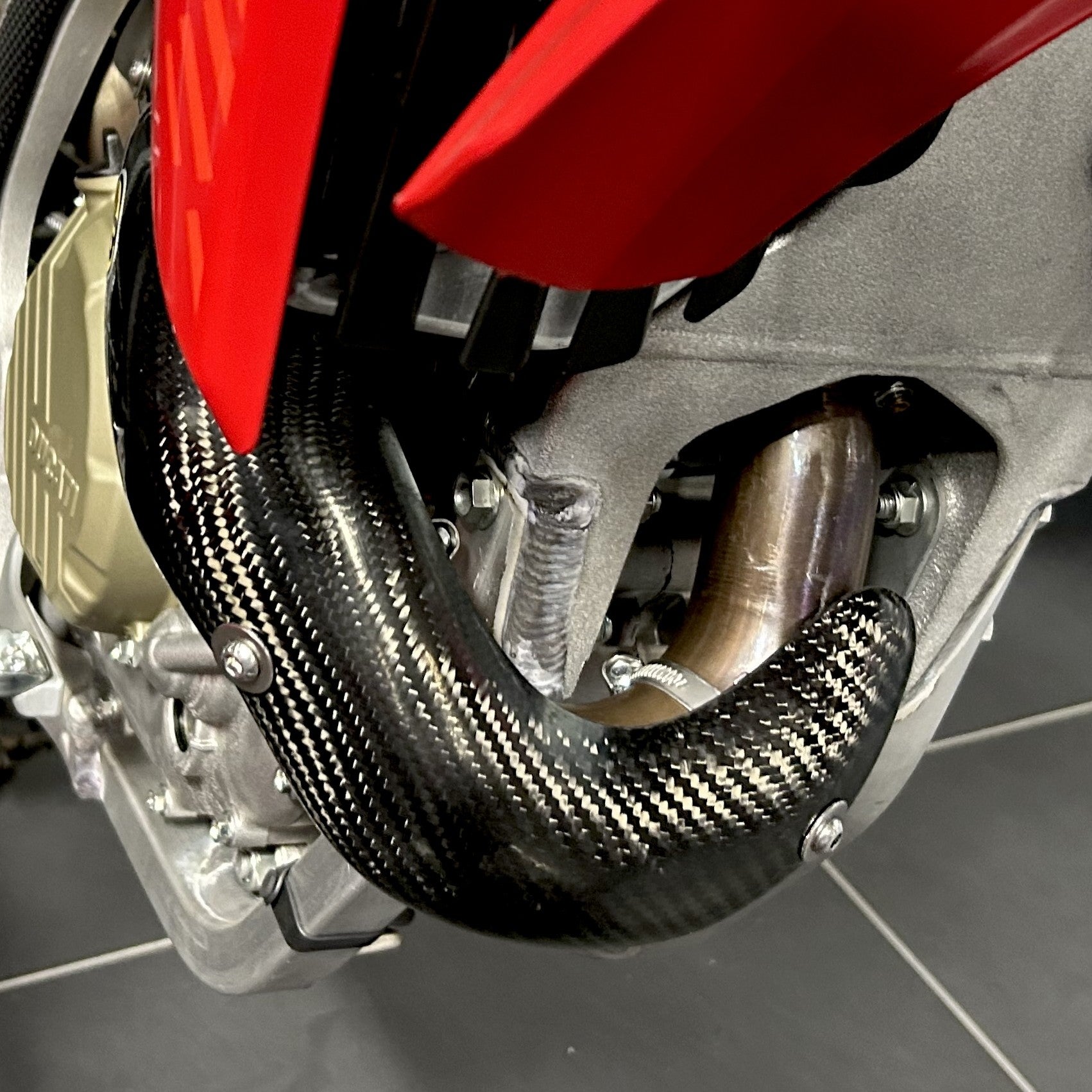 P3 Carbon Heat Shield Ducati Desmo | 450MX 2025 - 2026 | 450 EDX 2026 - Image 3