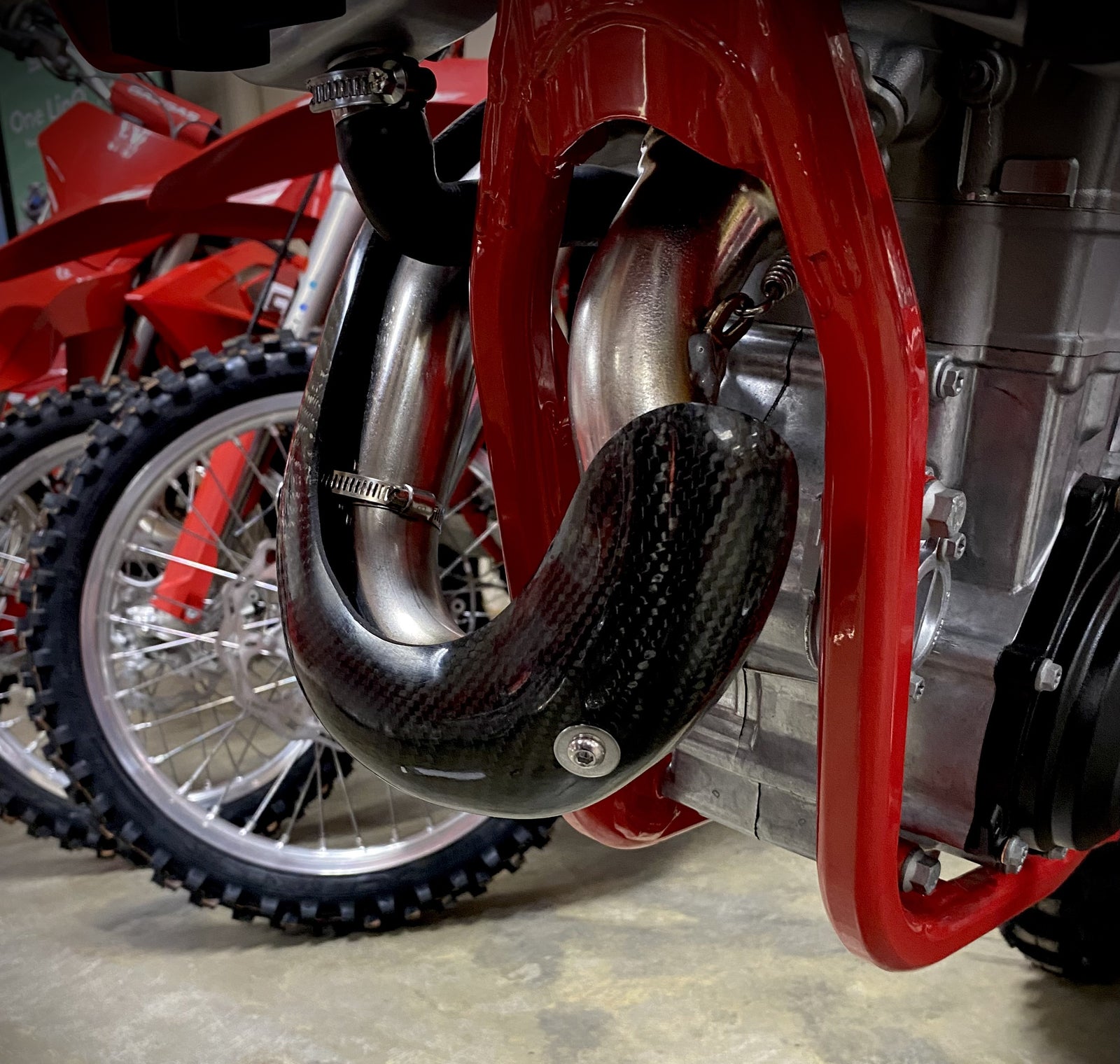 P3 Carbon Heat Shield MAXCoverage: GasGas MC450F | EX450F | 2024 - 2026 - Image 2