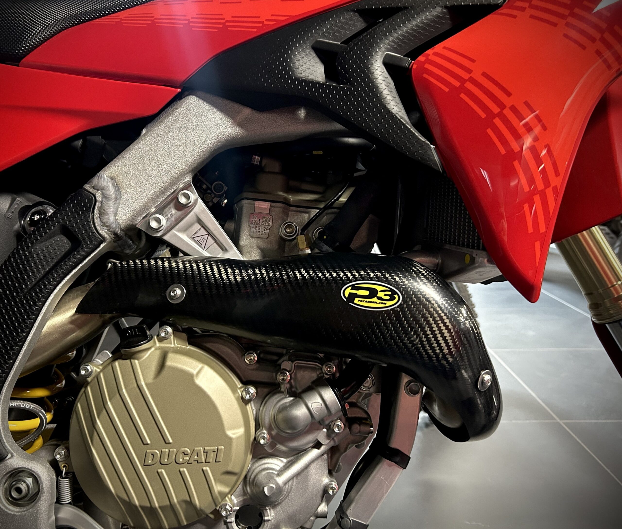 P3 Carbon Heat Shield Ducati Desmo | 450MX 2025 - 2026 | 450 EDX 2026 - Image 2
