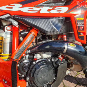 P3 Carbon Pipe MAXCoverage Pipe Guard Beta FMF RR/RX/RACE/X-PRO 250/300 Enduro & Racing | 2020 - 2026